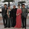 Le réalisateur Wang Xiaoshuai avec les actrices Fan Bingbing et Li Feier ainsi que les acteurs Qing Hao et Zi Yi pour le photocall de Chongqing Blues lors du festival de Cannes le 13 mai 2010
