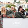 Mathieu Amalric présente son film Tournée en compagnie des comédiens dont les pétulantes actrices lors du festival de Cannes le 13 mai 2010