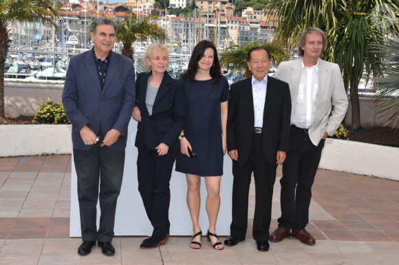 Claire Denis, présidente du jury Un Certain Regard, avec les jurés Serge Toubiana, Helena Lindblad, Kim Dong-Ho et  Patrick Ferla lors du festival de Cannes le 13 mai 2010