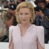 Cate Blanchett dans une élégante robe d'un rose délicat, qu'elle avait savamment associé à une micro veste, le tout griffée Armani Privé.