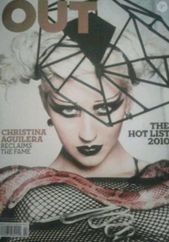 Christina Aguilera s'affiche en une du magazine masculin OUT, dans son édition du mois de juin 2010.