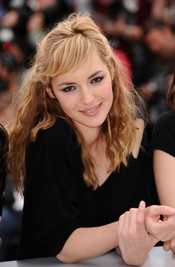 Louise Bourgoin lors du photocall de L'Autre Monde. A Cannes, le 16 mai 2010.