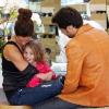Brooke Burke se rend chez un opticien de Los Angeles pour s'acheter des lunettes de soleil, en compagnie de son fiancé David Charvet et de leur fille Heaven.