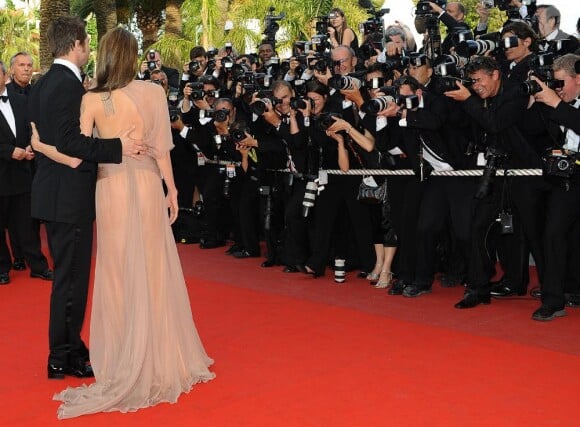 Brad Pitt et Angelina Jolie à Cannes en 2009, mitraillés par les photographes