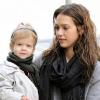 Jessica Alba et sa fille Honor à Brentwood, le 19 mai 2010