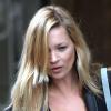 Kate Moss est très inquiète... aurait-elle été envoutée par un esprit malin ? (ici à Londres, le 5 mai 2010 !)