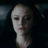 Twilight III : Regardez la terrifiante Dakota Fanning torturer son partenaire !