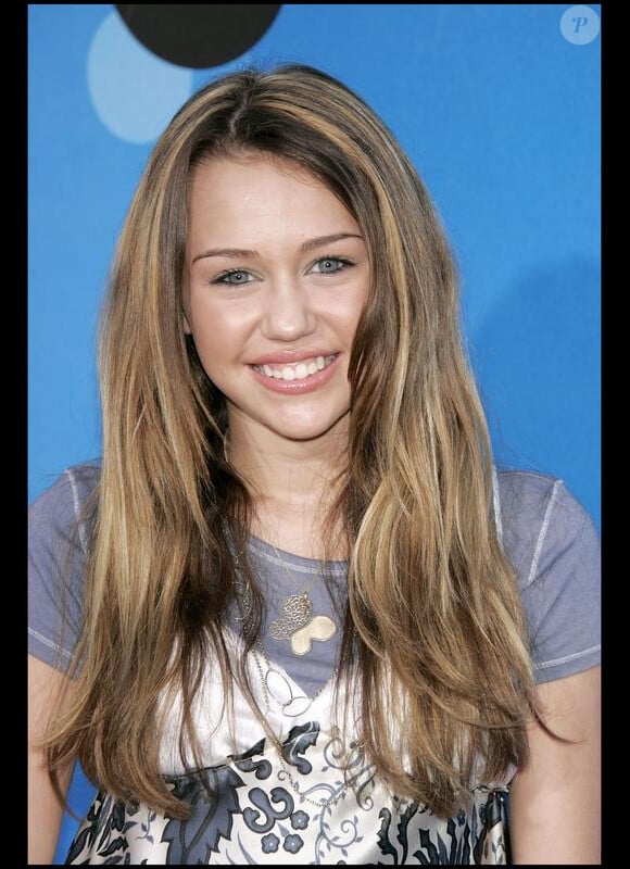 Miley Cyrus, à ses débuts, en 2006, lors d'une soirée organisée par la chaîne ABC.