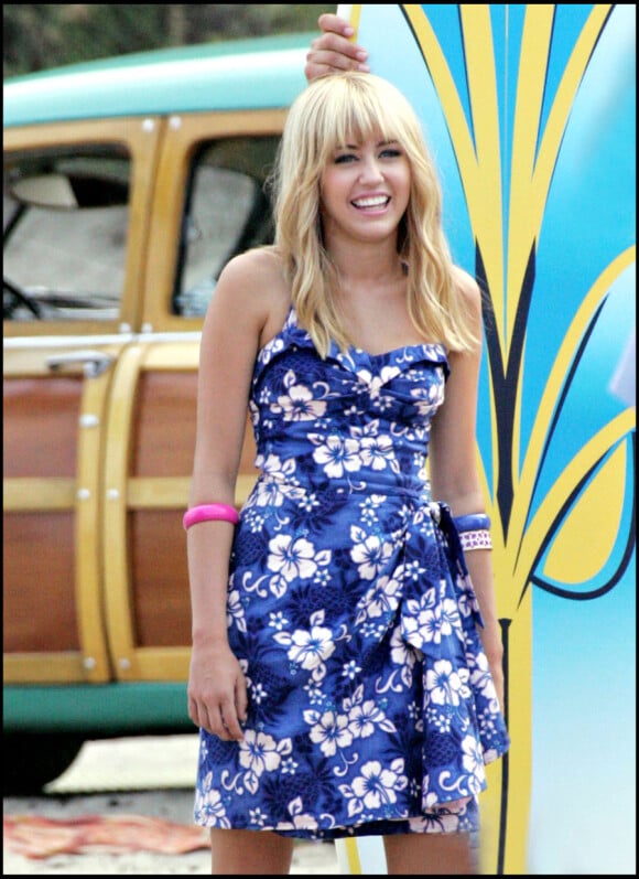 Miley Cyrus sur le tournage de Hannah Montana en juillet 2008
