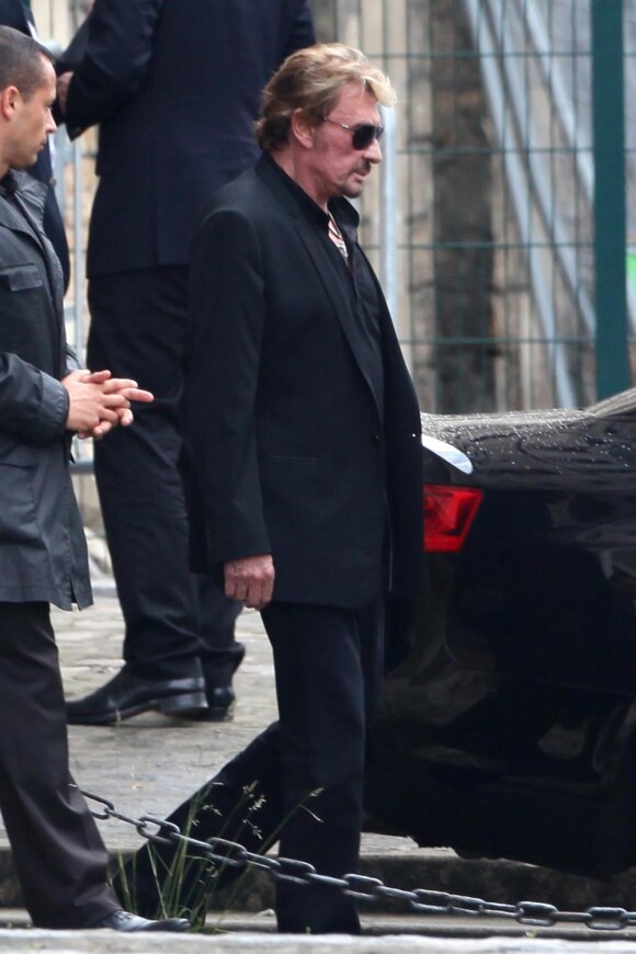 Johnny Hallyday arrive à son rendez-vous avec les experts, à l'hôpital du Kremlin-Bicêtre. 26/05/2010