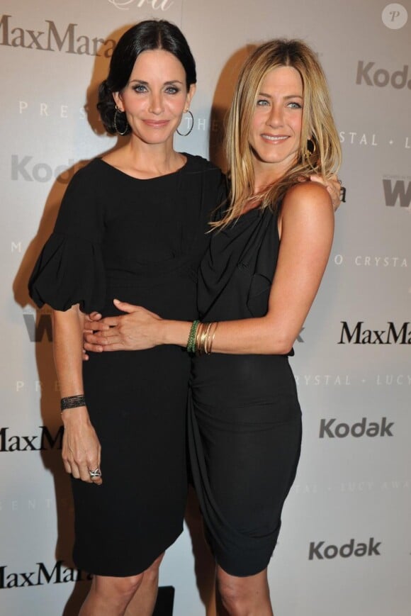 Jennifer Aniston et Courteney Cox : deux amies épanouies à la soirée organisée par Madame Nicola Gerber Maramotti !