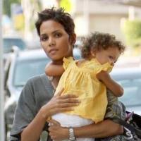 Halle Berry, fière de son irrésistible Nahla pour sa première balade... à poney !