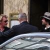 Johnny Hallyday déjeune en compagnie de Matthieu Chedid, à Paris, le 2 juin 2010 !