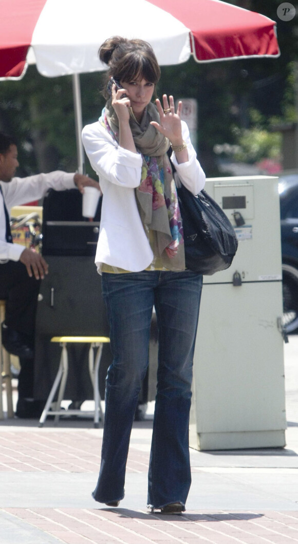 Jennifer Love Hewitt en pleine séance shopping, le 4 juin à Beverly Hills