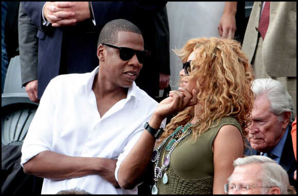 Beyoncé et Jay-Z assistent à la finale Hommes de Roland-Garros le 6 juin 2010 : Jay-Z affiche sa tendresse !