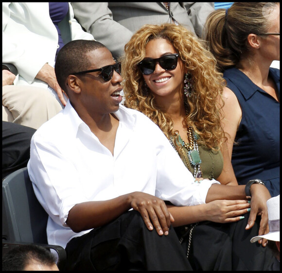 Beyoncé et Jay-Z assistent à la finale Hommes de Roland-Garros le 6 juin 2010 : main dans la main