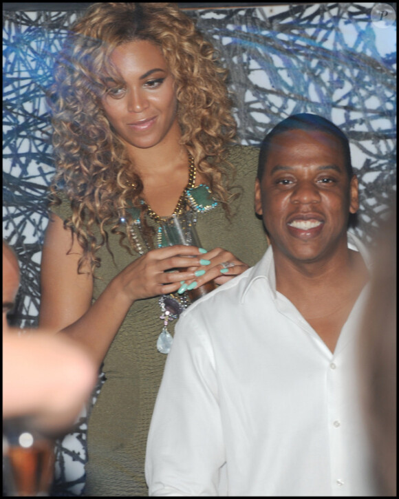 Après la finale de Roland-Garros et son concert à Bercy, Jay-Z fait la fête avec Beyoncé le 6 juin 2010 dans le club L'Arc