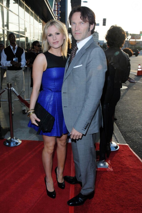 Le très beau couple (à la ville comme à l'écran) formé par Anna Paquin et Stephen Moyer, à l'occasion de la présentation de la troisième saison de la série True Blood, au Cinerama Dome d'Hollywood, à Los Angeles, le 8 juin 2010.