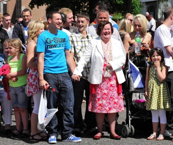 Susan Boyle a reçu un accueil plus que chaleureux, samedi 12 juin, lors de son retour à Backburn, en Ecosse, après plusieurs jours d'enregistrement de son second album à Londres.