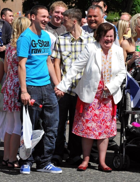 Susan Boyle a reçu un accueil plus que chaleureux, samedi 12 juin, lors de son retour à Backburn, en Ecosse, après plusieurs jours d'enregistrement de son second album à Londres.