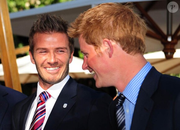 David Beckham et les princes William et Harry ont bien rigolé lors de la réception donnée le 19 juin 2010 par la Football Association