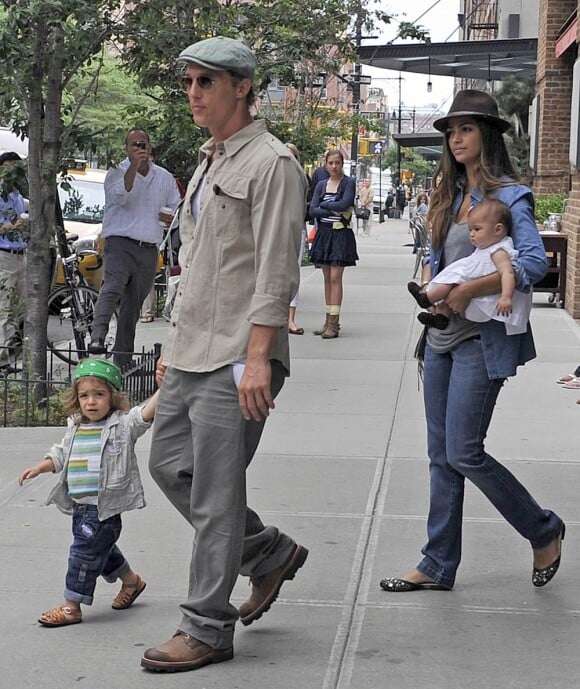 Matthew McConaughey en famille avec sa compagne Camila Alves et leurs deux enfants : Vida et Levi