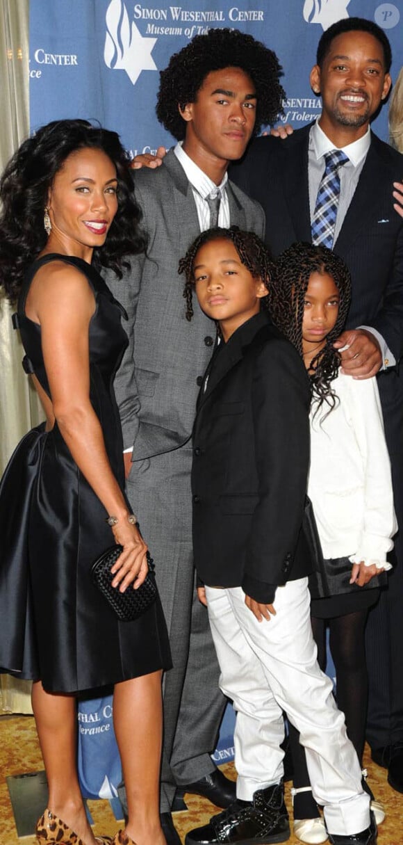 Will Smith en famille avec sa femme Jada Pinkett et leurs enfants : Jaden, 12 ans, Willow Camille, 10 ans, et Willard dit Trey, 17 ans (qui est le fils de Will et non de Jada)