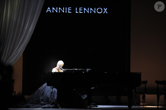 Anie Lennox en live lors du défilé Dolce & Gabbana, le 19 juin 2010 à Milan