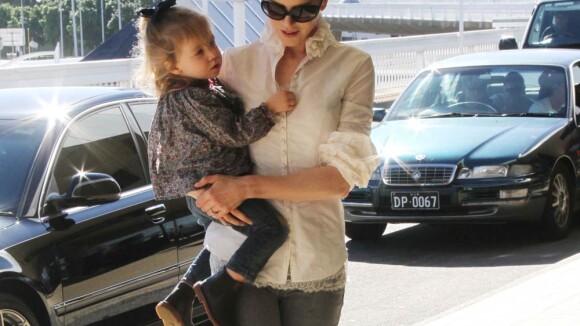 La jolie Nicole Kidman et son adorable mini-sosie Sunday Rose... repartent gaiement du Pays des Kangourous !