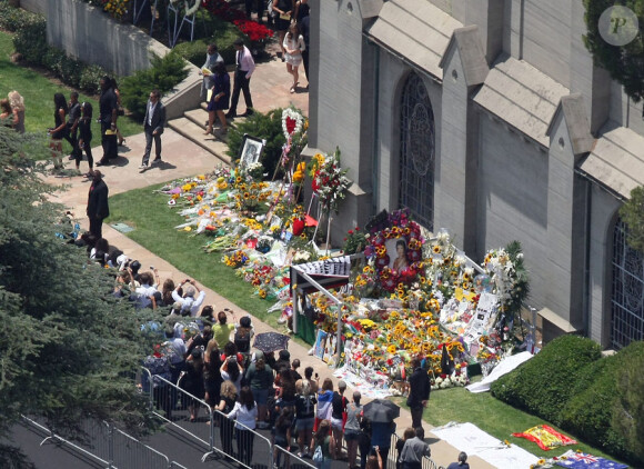 L'hommage à Michael Jackson dans le cimetière de Forest Lawn dans la banlieue de Los Angeles, un an après sa mort le 25 juin 2010