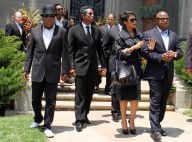Michael Jackson : Sa famille réunie au cimetière et des fans moins nombreux que prévu lui ont rendu hommage, mais son père porte plainte !