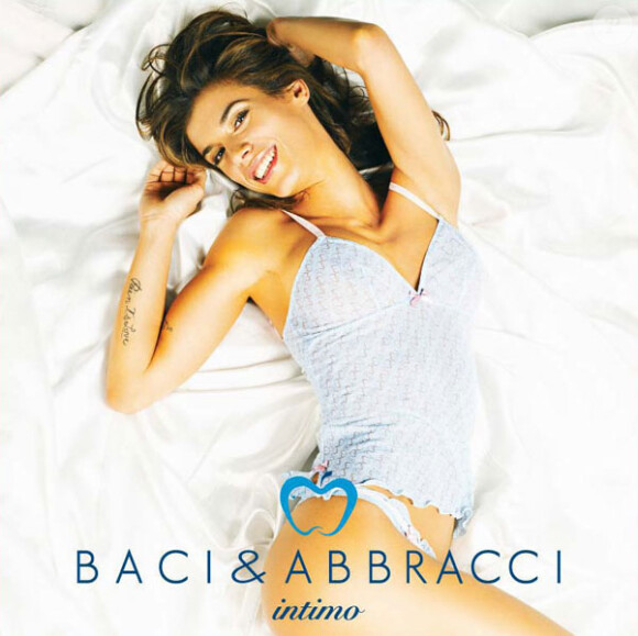 La belle Elisabetta Canalis pour la collection de lingerie de la marque italienne Baci & Abbracci, campagne 2008.