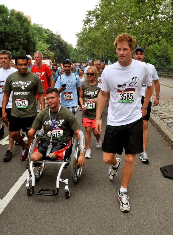 Le 27 juin 2010, le prince Harry, dans le cadre de sa visite de trois jours à New York pour promouvoir sa fondation Sentebale, participait à une course de charité dans Central Park.