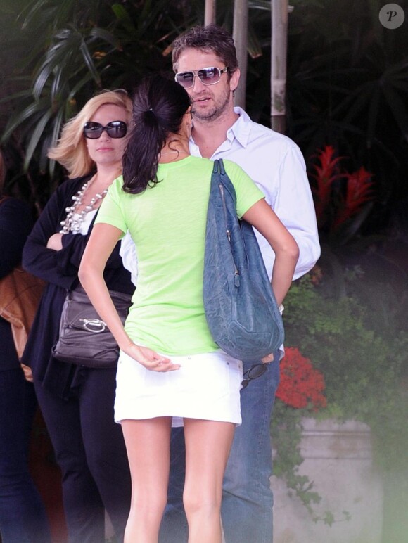 Gerard Butler s'affichait très proche du top model Eugenia Chernyshova, à la sortie d'un hôtel de Los Angeles, il y a quelques jours.