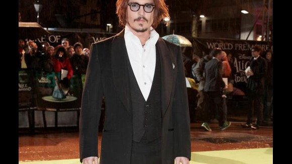 Regardez Johnny Depp dans son costume de reptile en pleine crise identitaire !