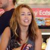 Miley Cyrus, entourée de quelques amis, se promène dans les rues de Los Angeles, vendredi 2 juillet.