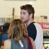 Miley Cyrus retrouve son chéri, Liam Hemsworth, vendredi 2 juillet, à Los Angeles.