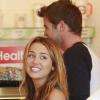 Miley Cyrus retrouve son chéri, Liam Hemsworth, vendredi 2 juillet, à Los Angeles.