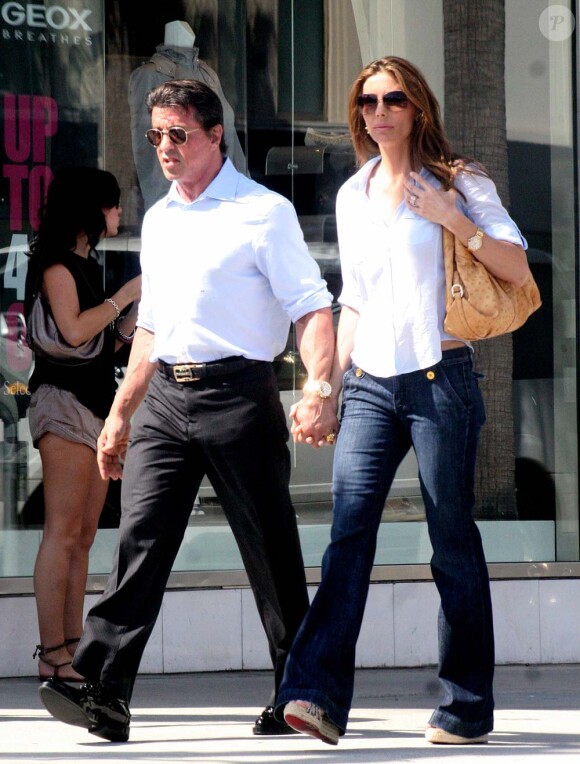Sylvester Stallone et Jennifer Flavin dans les rues de Beverly Hills, le 2 juillet 2010