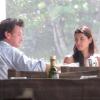 Sean Penn et une mystérieuse amie déjeunent dans un hôtel de luxe, à Miami, juin 2010