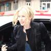 Kylie Minogue en pleine séance de jardinage thérapeutique à Paris, juin 2010.