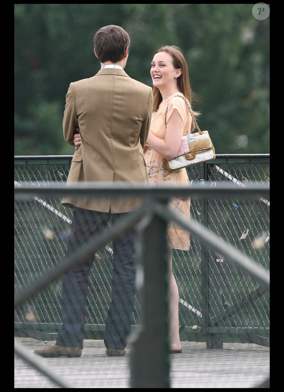 Leighton Meester et Blake Lively en plein tournage de la série Gossip Girl à Paris, le 5 juillet 2010