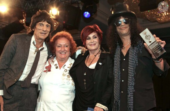 Silver Clef Awards à Londres, le 2 juillet 2010 : Ronnie Wood, Slash et Sharon Osbourne