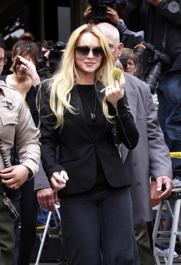 Lindsay Lohan, à la sortie du tribunal de Beverly Hills, après la sentence (3 mois de prison ferme), le 6 juillet 2010.