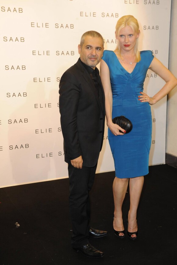 La jolie Anna Sherbinina et Elie Saab lors du défilé Haute Couture Elie Saab mercredi 7 juillet à Paris.