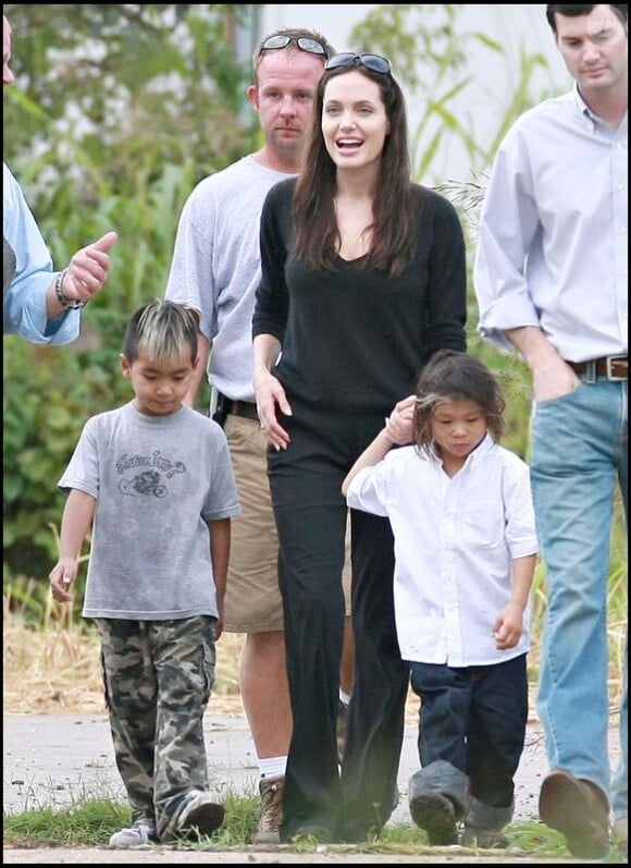 Angelina Jolie avec Maddox et Pax Thien