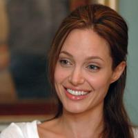 Angelina Jolie : Ses amours, son métier, sa vie, son Brad Pitt... Elle dit tout !
