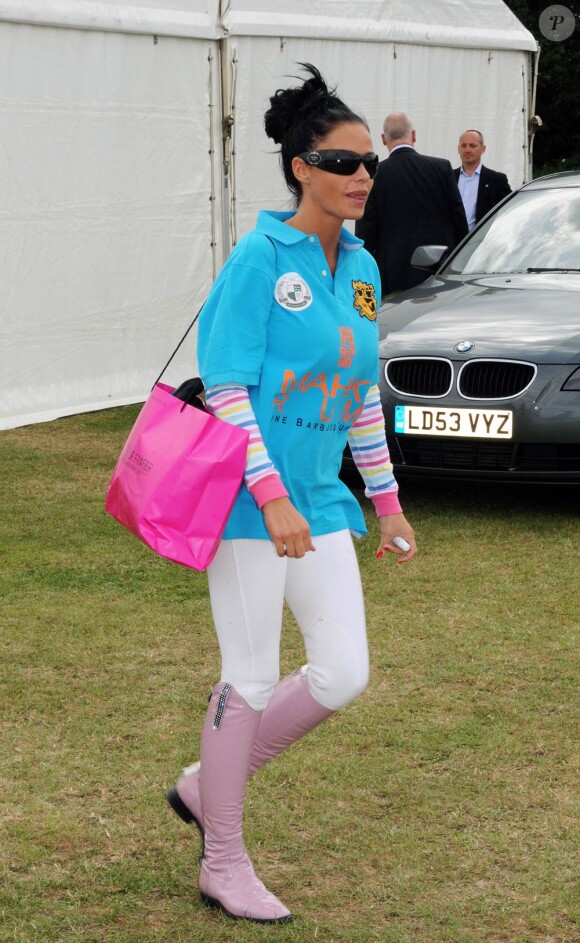 Le 17 juillet 2010, le Asprey World Class Polo, dans le Surrey, a vu le prince Harry et Katie Price, venue avec sa fille de 3 ans, s'affronter sur le terrain.