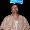Kevin Federline, légèrement aminci, est de sortie avec sa girlfriend Victoria Prince dans un restaurant de grillades de Los Angeles, mercredi 21 juillet.