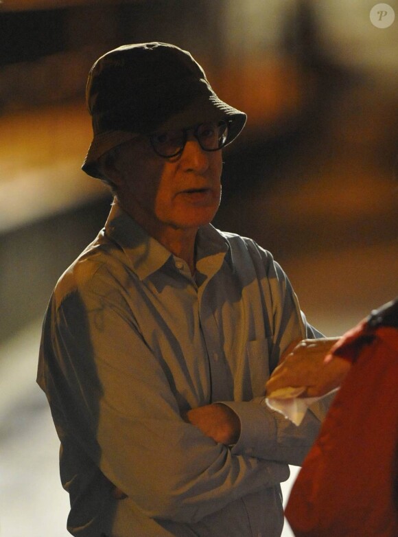 Woody Allen en tournage à Paris, en juillet 2010.
